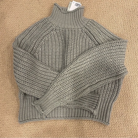OLIVE COLOR, not tan, NWOT knit jumper sweater slightly cropped sz XS - Picture 2 of 5